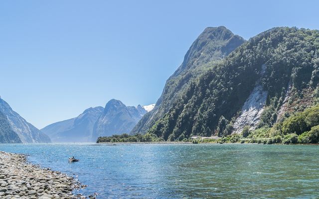 Milford Sound in Fiordland op het Zuidereiland van Nieuw-Zeeland