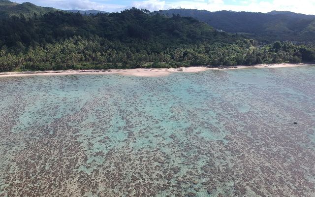 Strand bij het dorp Votua Lalai aan de Coral Coast