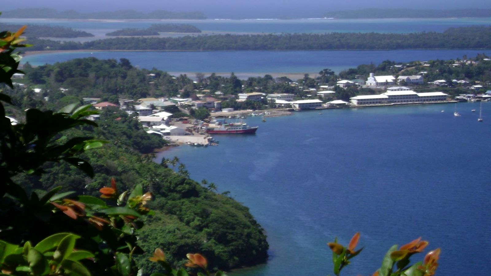 Port of Refuge-haven bij Neiafu op Vava'u gezien vanaf Mount Talau